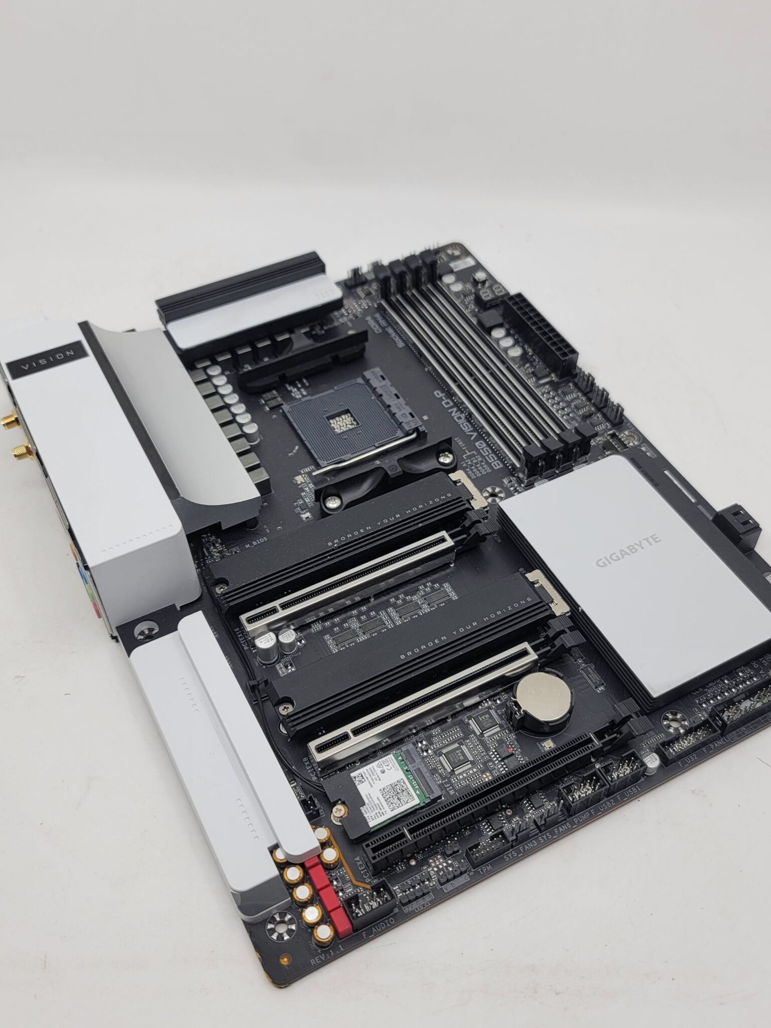 【豪華白パーツ3点】B550 VISION D-P / 32GB / ROG電源 GIGABYTE B550 VISION D AM4 AMD B550 ATX Motherboard - Newegg.com